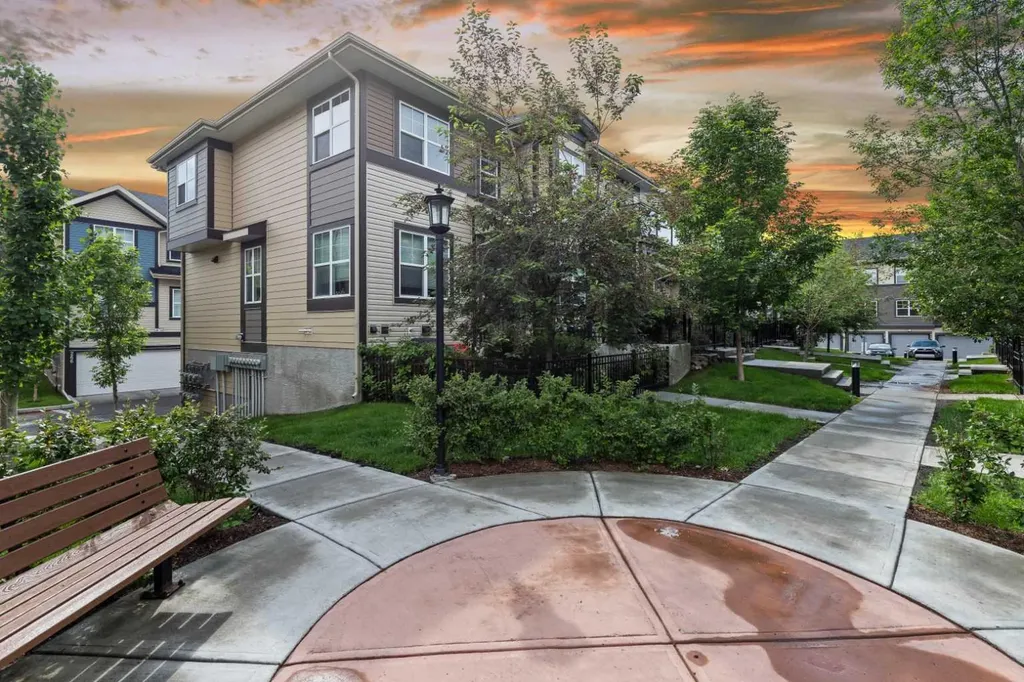 319 Mckenzie Towne Square SE Calgary AB T2Z 1E3