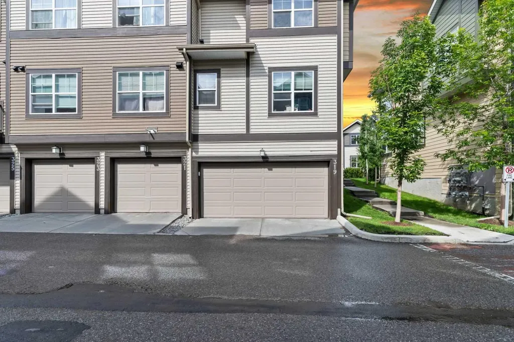 319 Mckenzie Towne Square SE Calgary AB T2Z 1E3