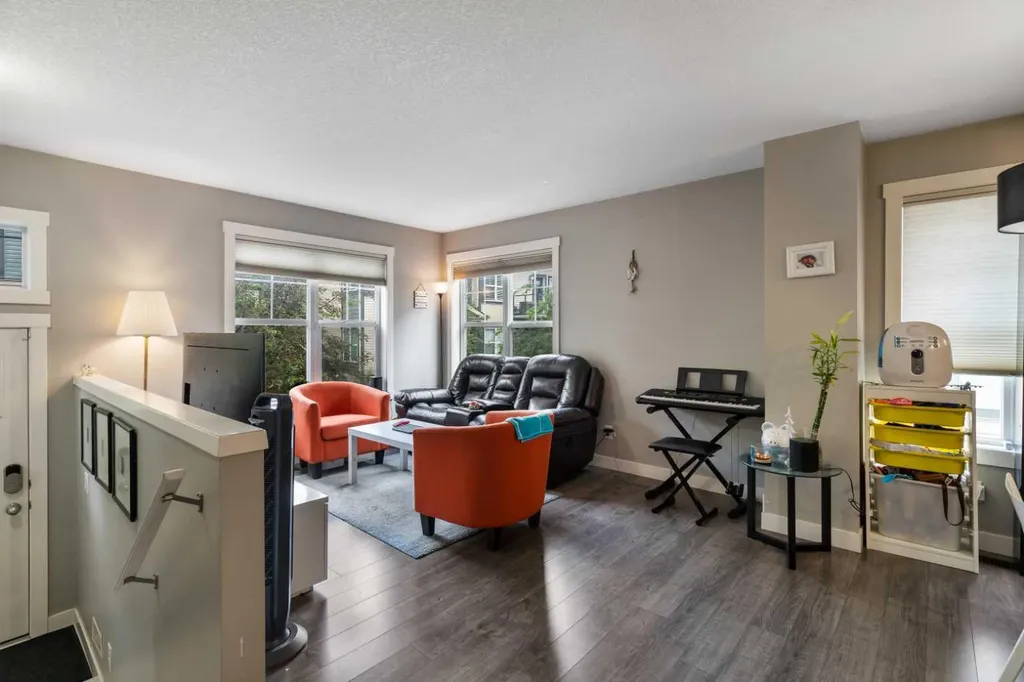 319 Mckenzie Towne Square SE Calgary AB T2Z 1E3