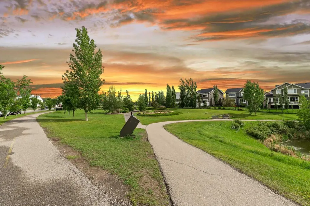319 Mckenzie Towne Square SE Calgary AB T2Z 1E3