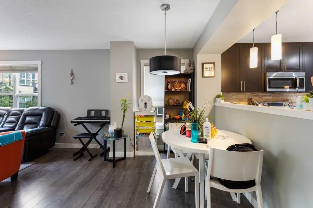 319 Mckenzie Towne Square SE Calgary AB T2Z 1E3
