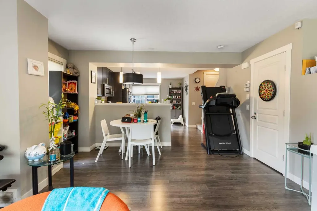 319 Mckenzie Towne Square SE Calgary AB T2Z 1E3