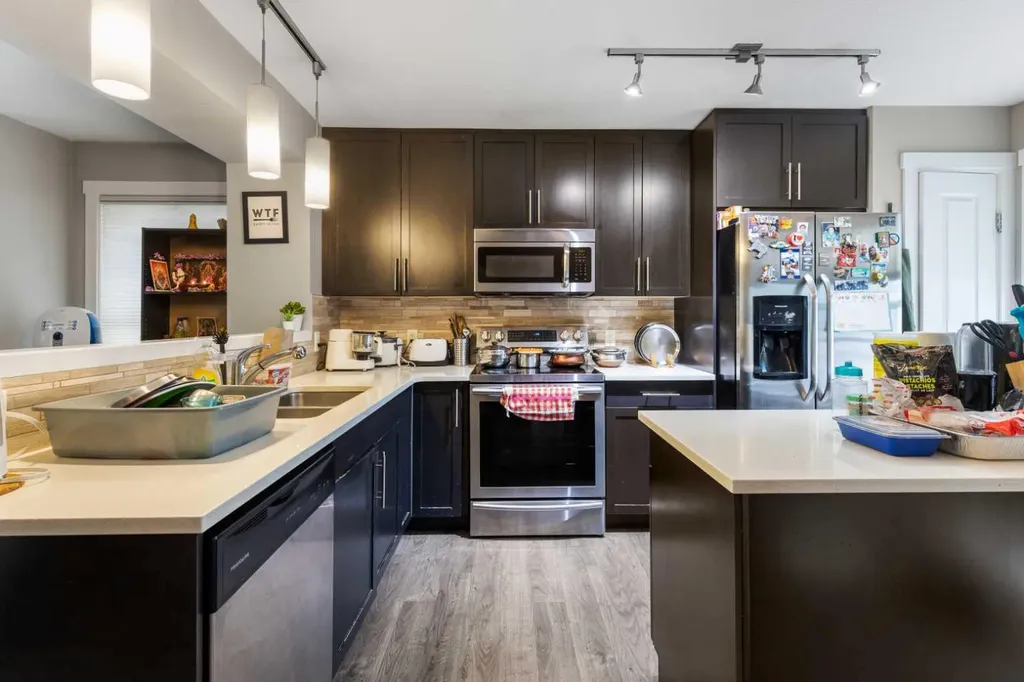 319 Mckenzie Towne Square SE Calgary AB T2Z 1E3