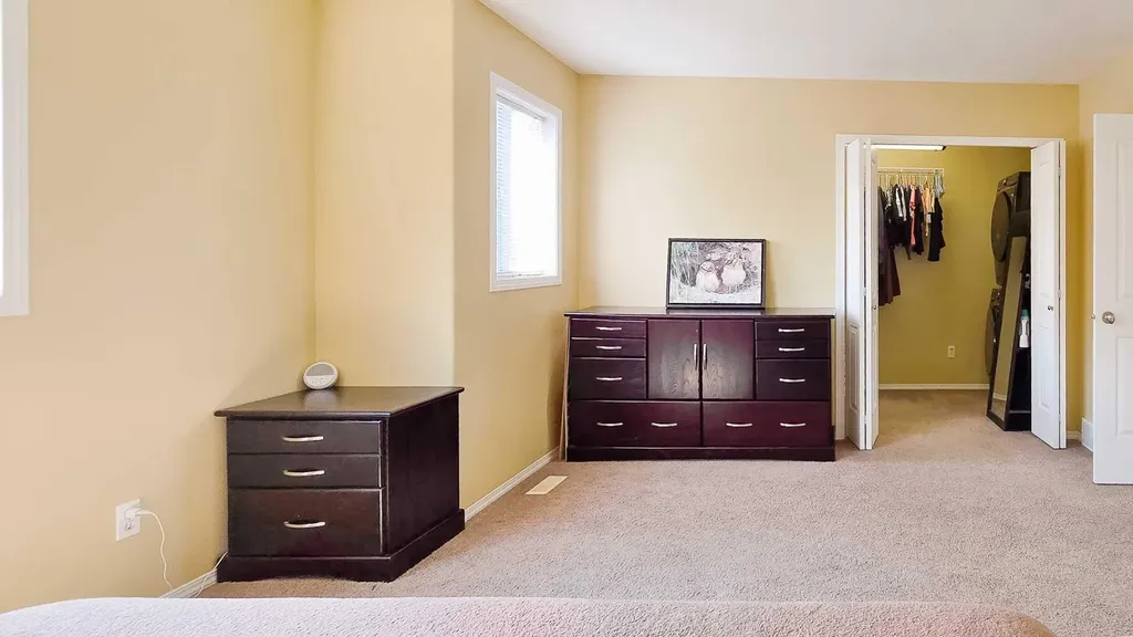 5837 Park Street Blackfalds AB T4M 0G1