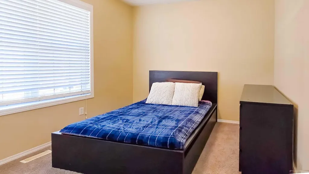 5837 Park Street Blackfalds AB T4M 0G1
