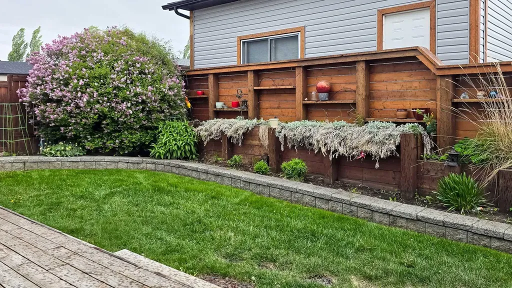 5837 Park Street Blackfalds AB T4M 0G1