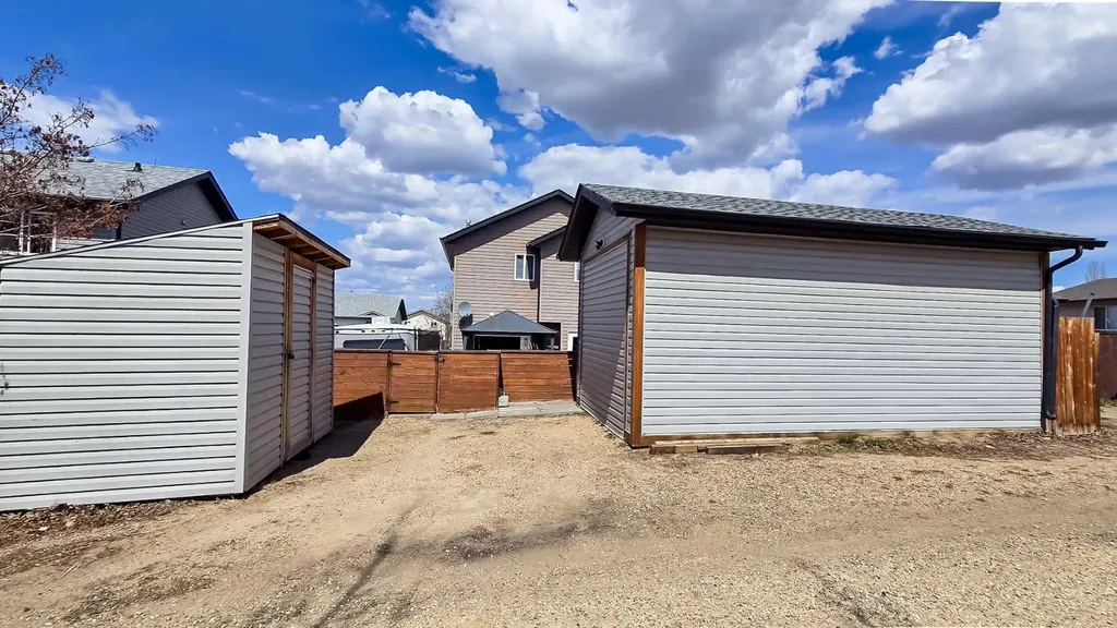 5837 Park Street Blackfalds AB T4M 0G1