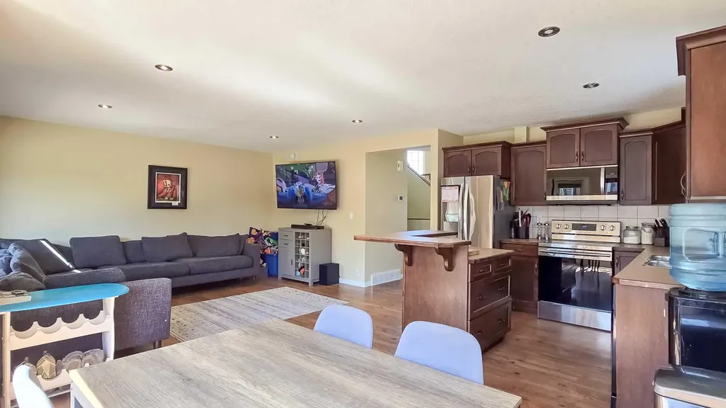 5837 Park Street Blackfalds AB T4M 0G1