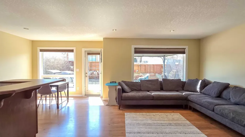 5837 Park Street Blackfalds AB T4M 0G1