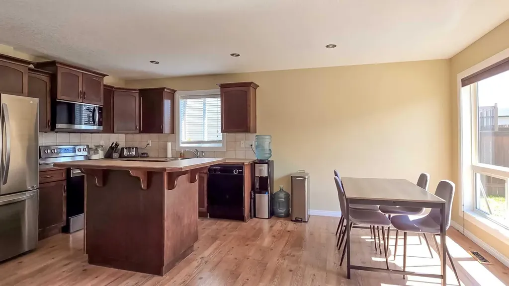 5837 Park Street Blackfalds AB T4M 0G1