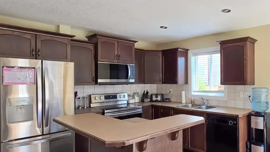 5837 Park Street Blackfalds AB T4M 0G1