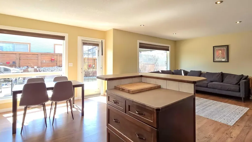 5837 Park Street Blackfalds AB T4M 0G1