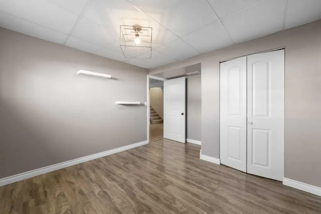 5615 45 Avenue W Forestburg AB T0B 1N0