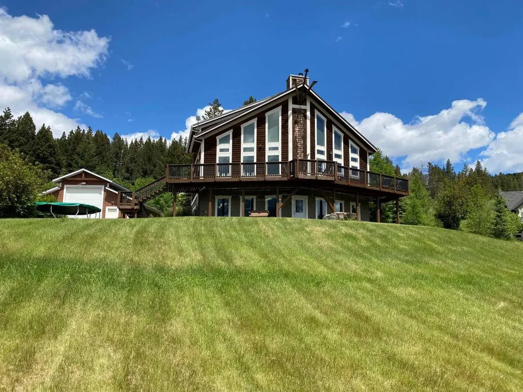 5302 19 Avenue Coleman AB T0K 0E0