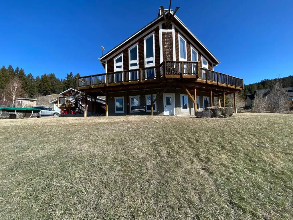 5302 19 Avenue Coleman AB T0K 0E0