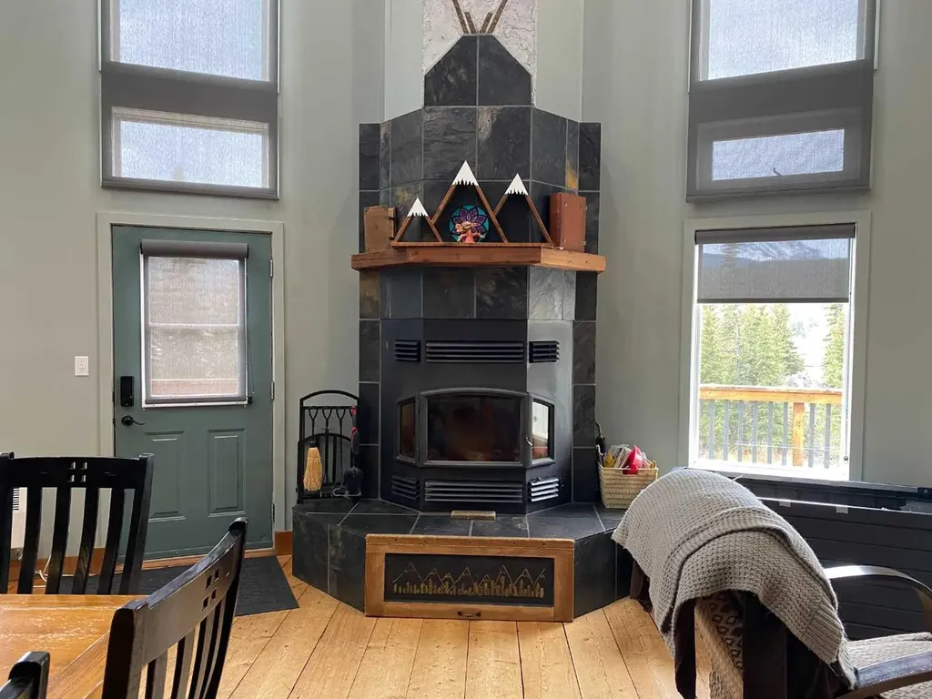 5302 19 Avenue Coleman AB T0K 0E0