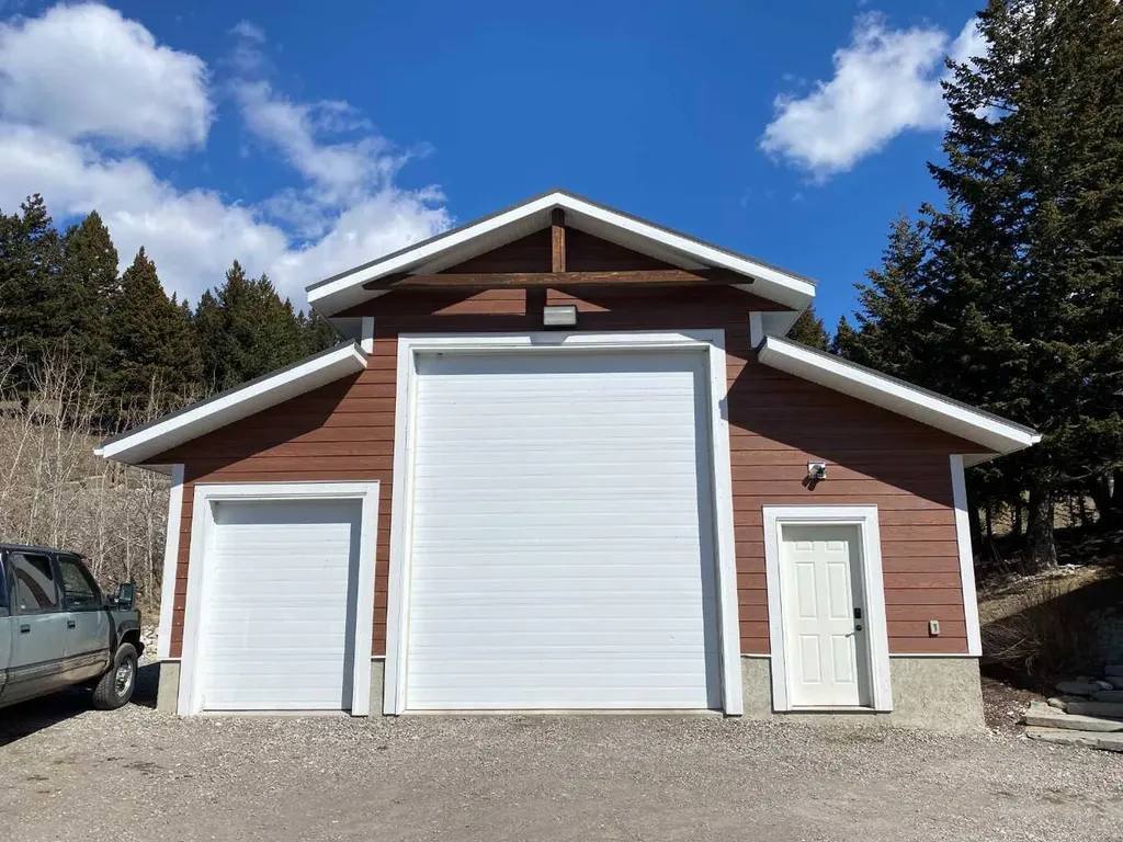 5302 19 Avenue Coleman AB T0K 0E0
