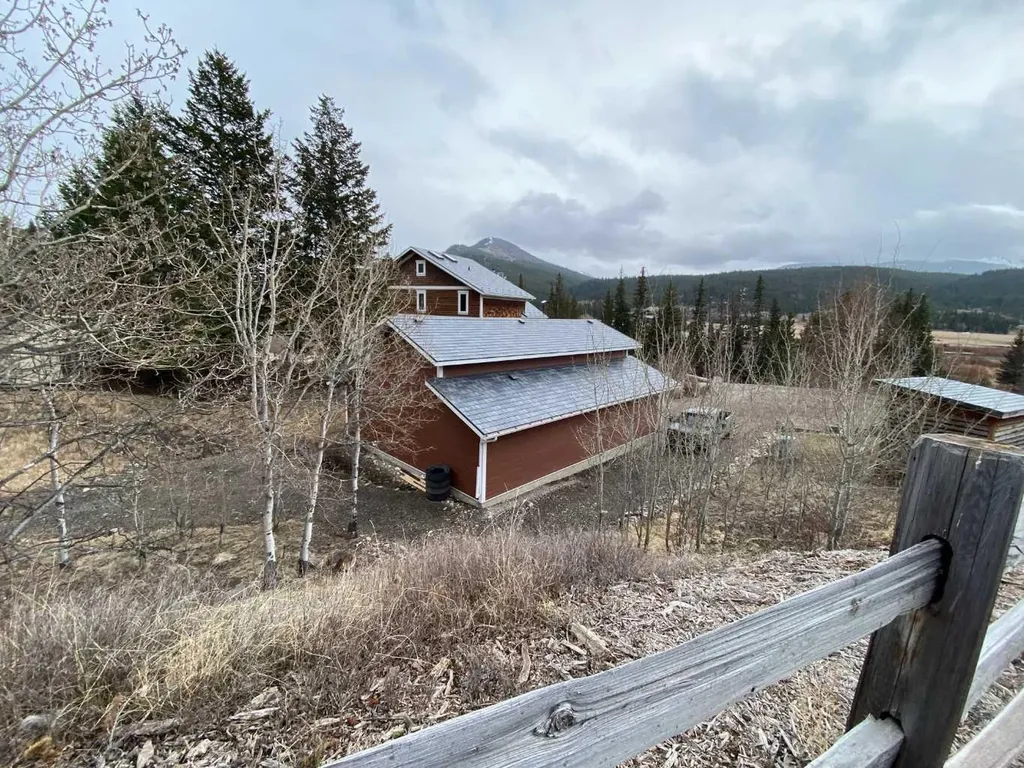 5302 19 Avenue Coleman AB T0K 0E0