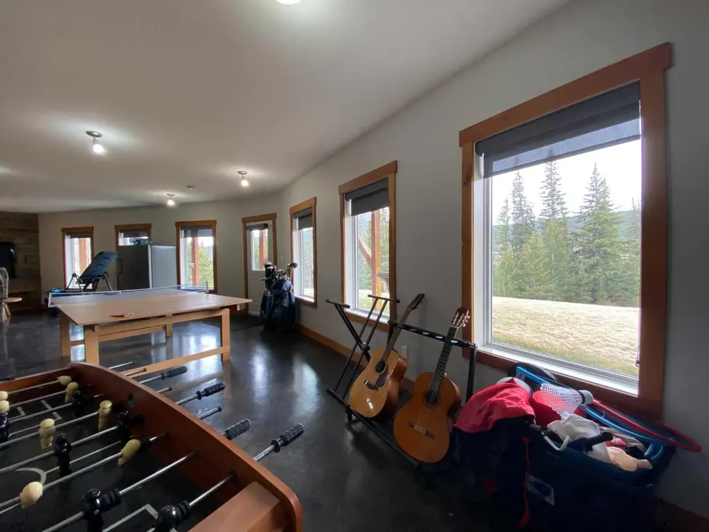 5302 19 Avenue Coleman AB T0K 0E0