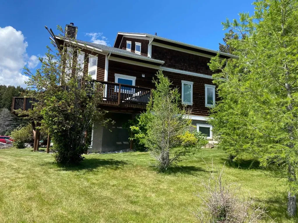 5302 19 Avenue Coleman AB T0K 0E0