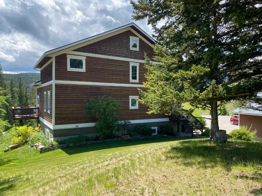 5302 19 Avenue Coleman AB T0K 0E0