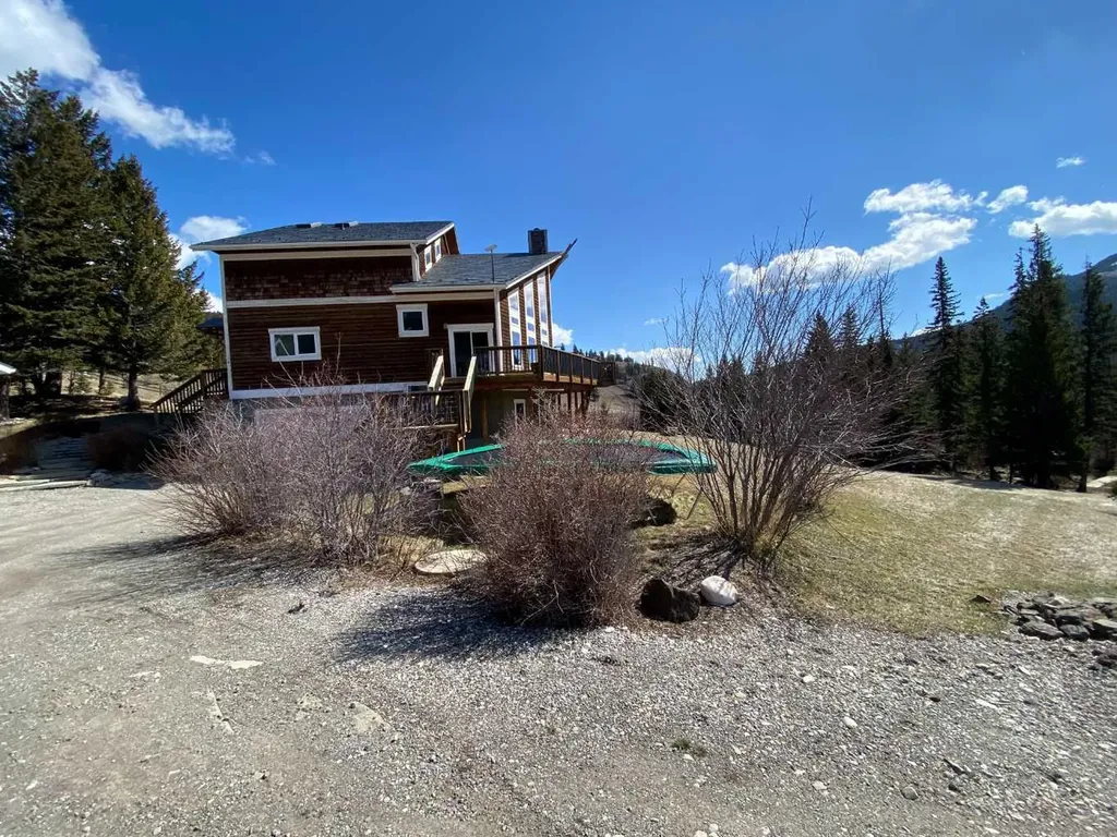 5302 19 Avenue Coleman AB T0K 0E0