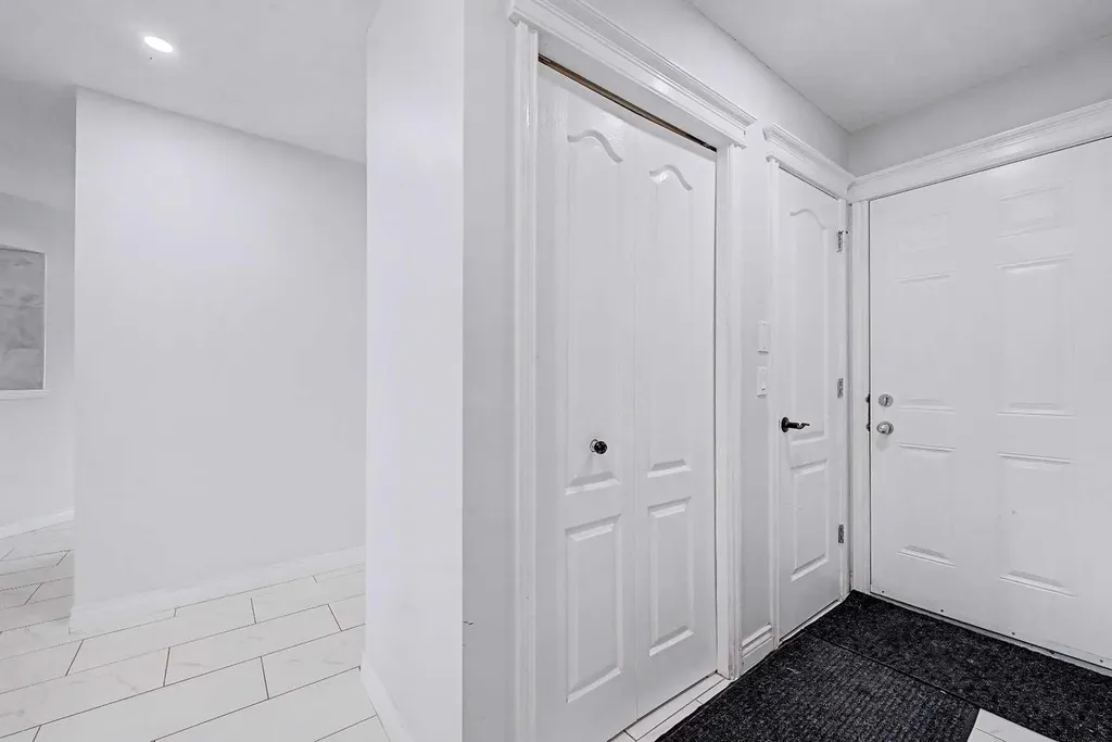 644 Luxstone Landing SW Airdrie AB T4B 3L2