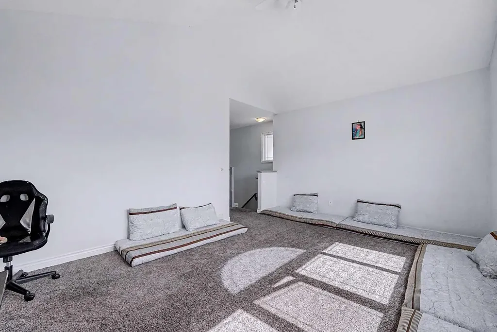 644 Luxstone Landing SW Airdrie AB T4B 3L2