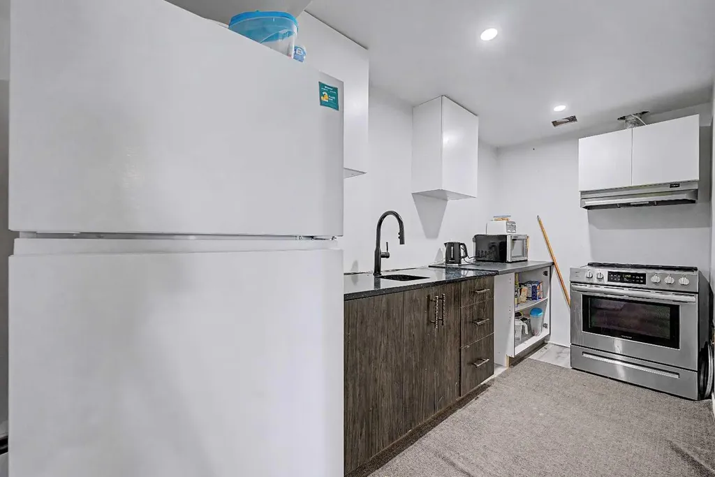 644 Luxstone Landing SW Airdrie AB T4B 3L2