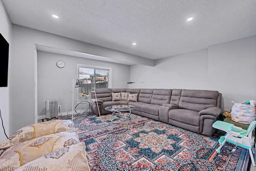644 Luxstone Landing SW Airdrie AB T4B 3L2
