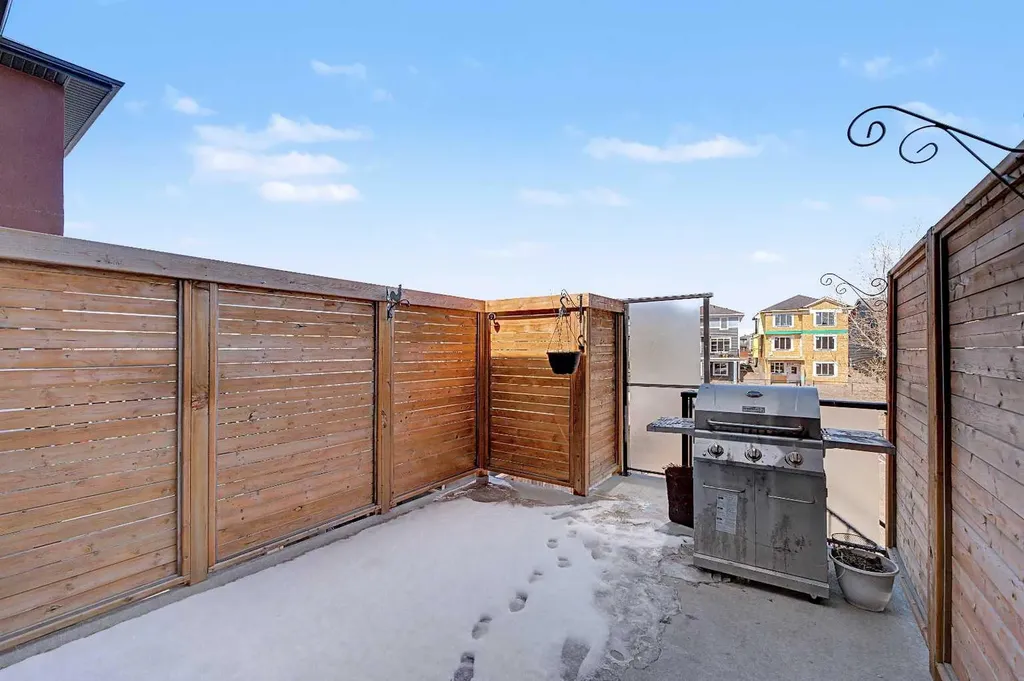 644 Luxstone Landing SW Airdrie AB T4B 3L2