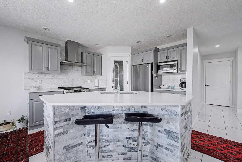 644 Luxstone Landing SW Airdrie AB T4B 3L2