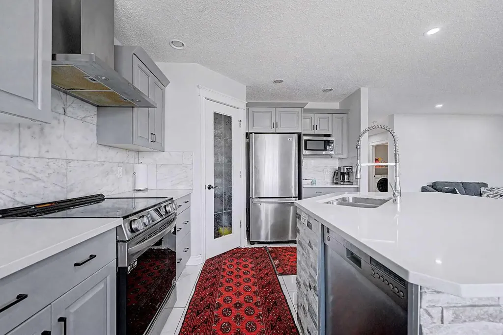 644 Luxstone Landing SW Airdrie AB T4B 3L2