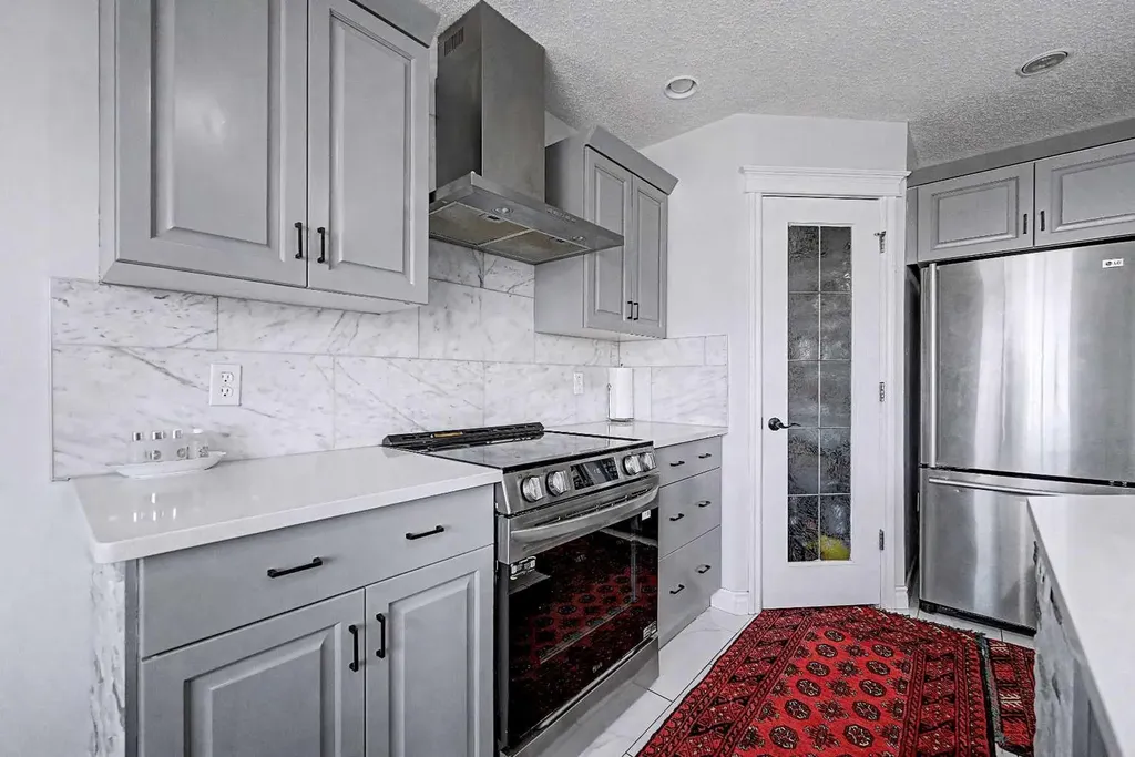 644 Luxstone Landing SW Airdrie AB T4B 3L2