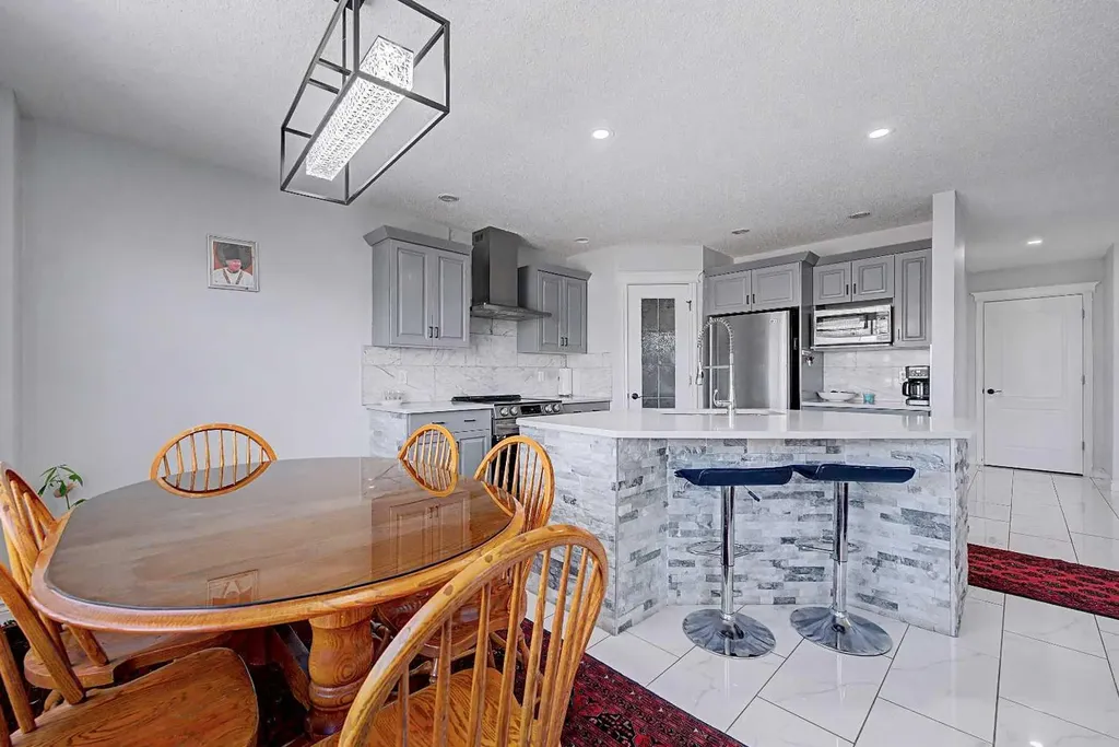 644 Luxstone Landing SW Airdrie AB T4B 3L2