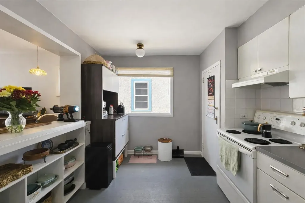 714 17 Avenue NW Calgary AB T2M 0N7