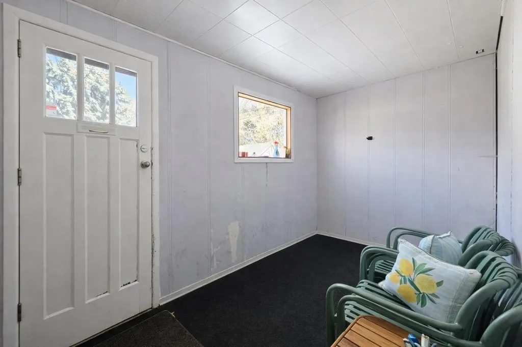714 17 Avenue NW Calgary AB T2M 0N7