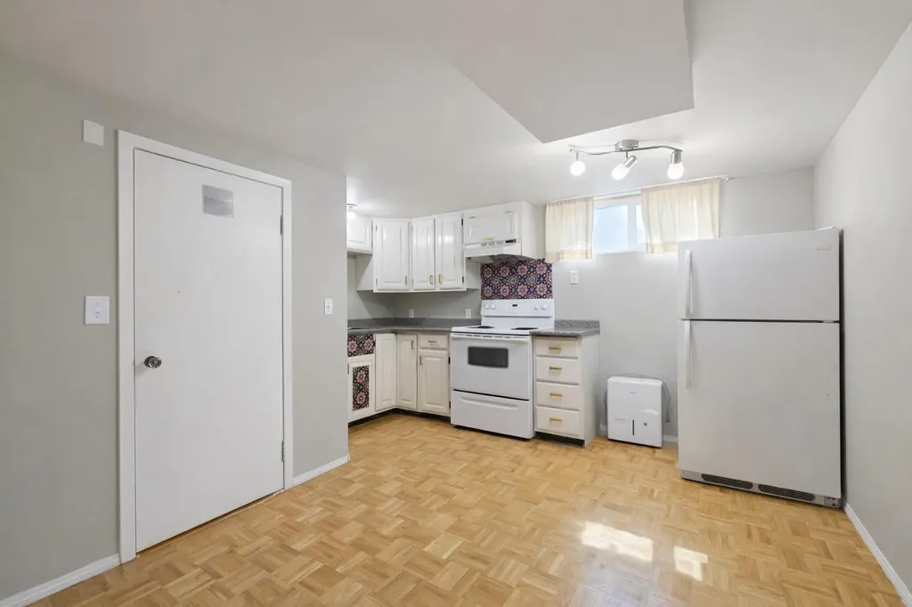 714 17 Avenue NW Calgary AB T2M 0N7