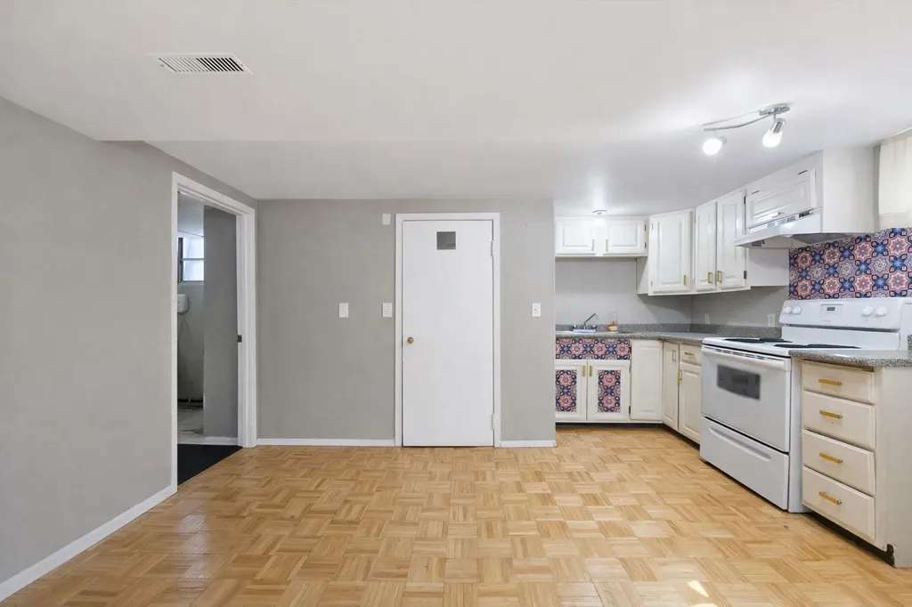 714 17 Avenue NW Calgary AB T2M 0N7