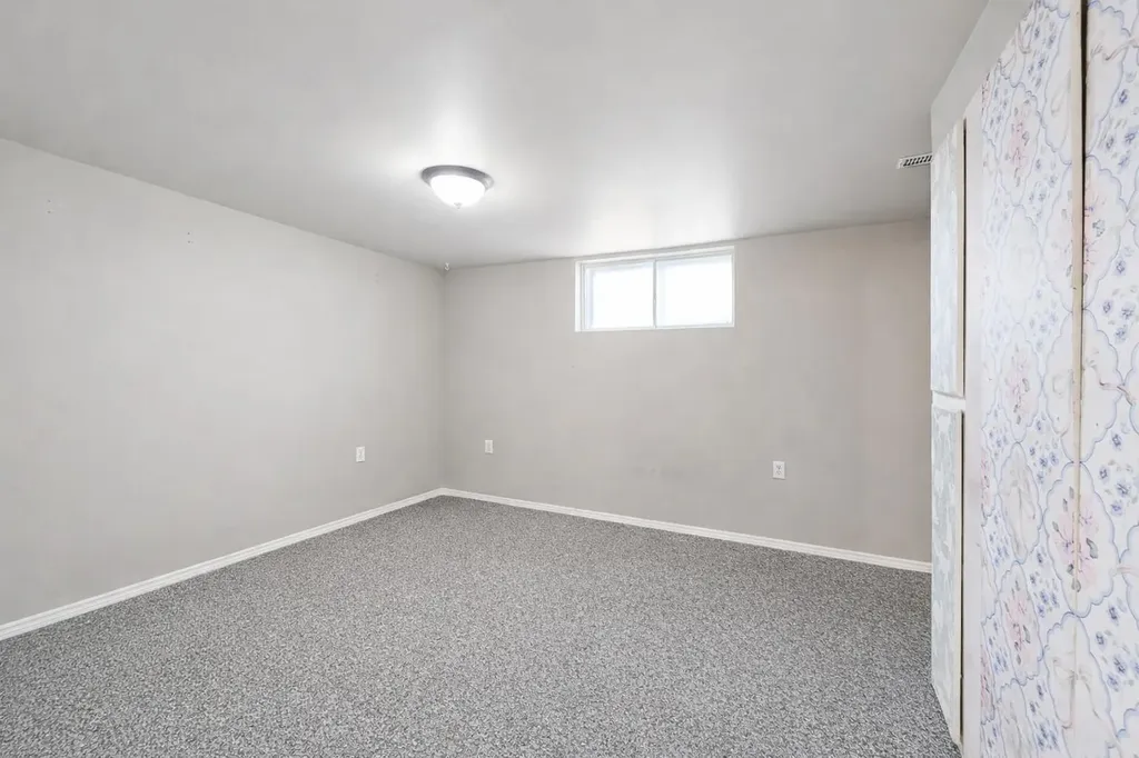 714 17 Avenue NW Calgary AB T2M 0N7