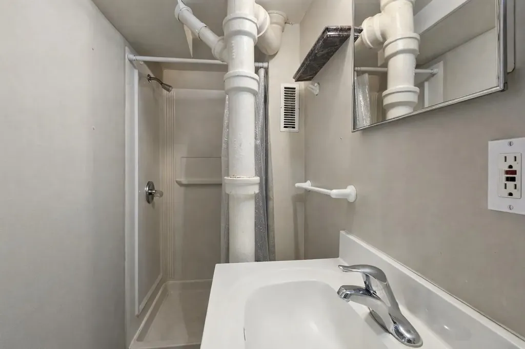 714 17 Avenue NW Calgary AB T2M 0N7