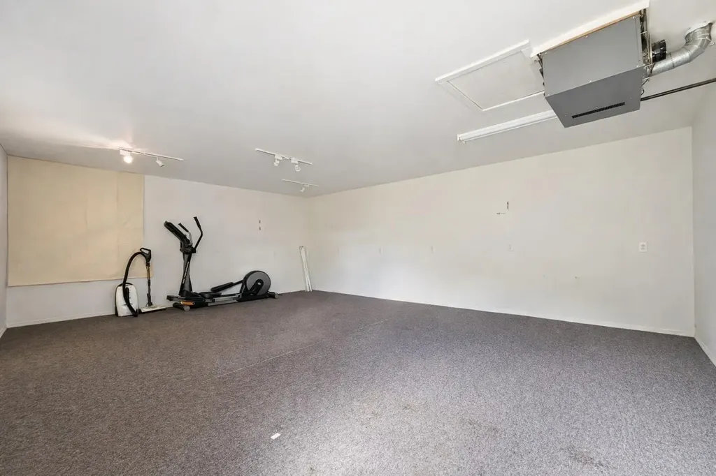 714 17 Avenue NW Calgary AB T2M 0N7