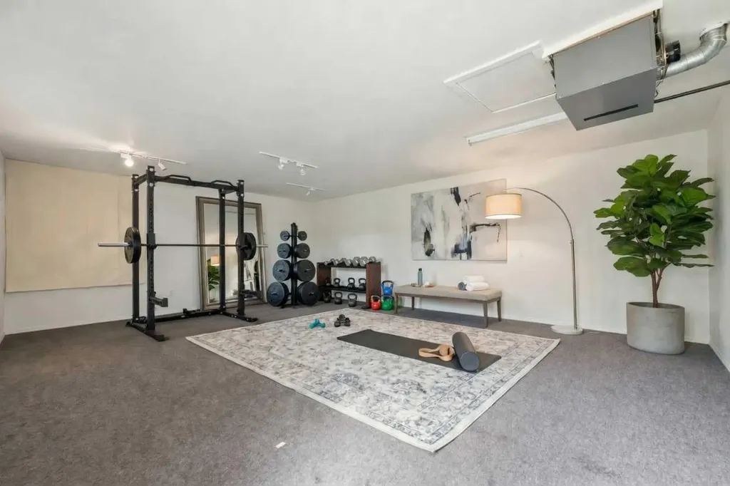 714 17 Avenue NW Calgary AB T2M 0N7