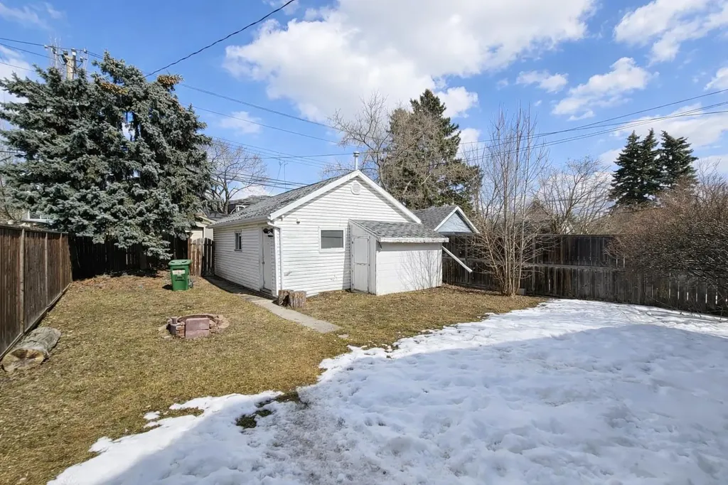 714 17 Avenue NW Calgary AB T2M 0N7