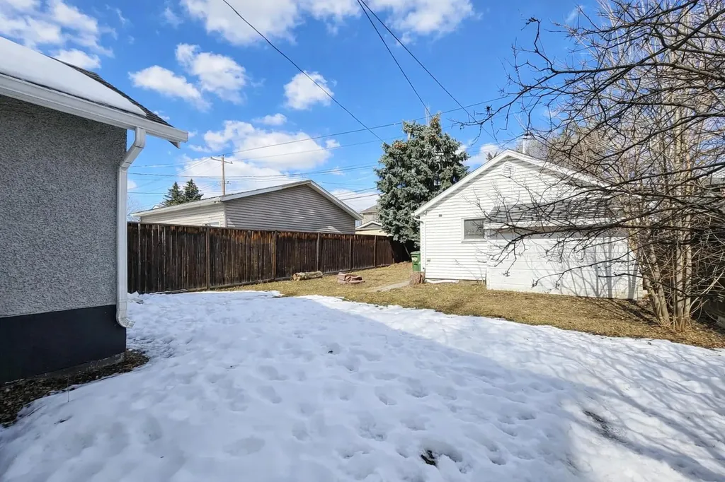 714 17 Avenue NW Calgary AB T2M 0N7
