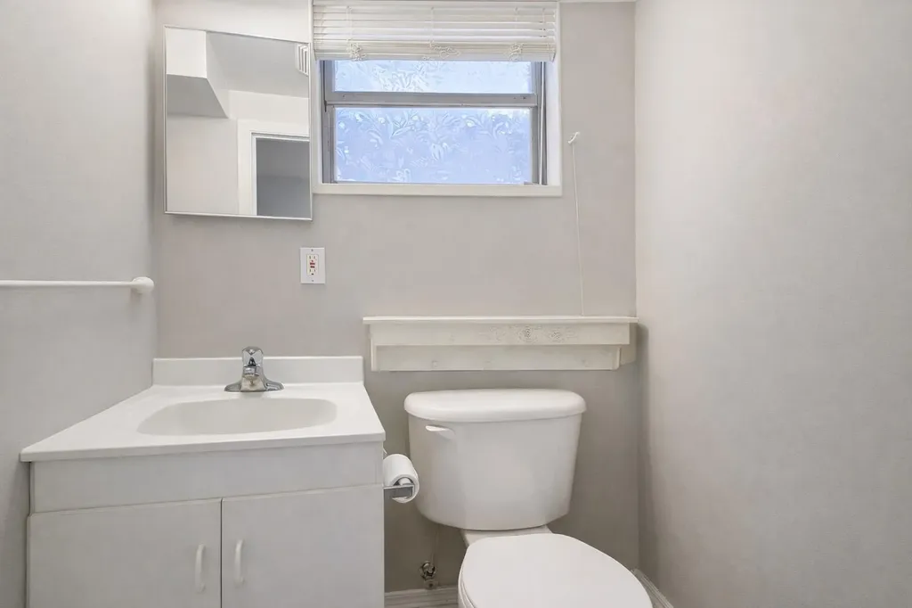 714 17 Avenue NW Calgary AB T2M 0N7