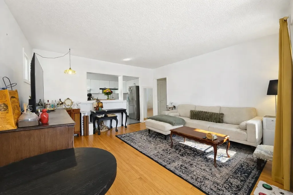 714 17 Avenue NW Calgary AB T2M 0N7
