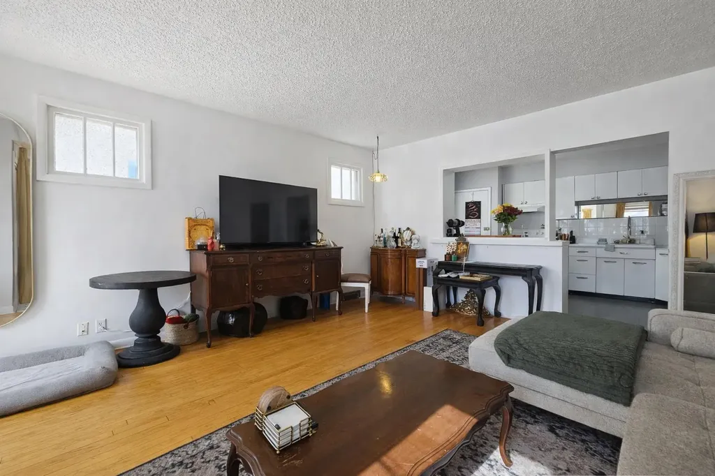 714 17 Avenue NW Calgary AB T2M 0N7