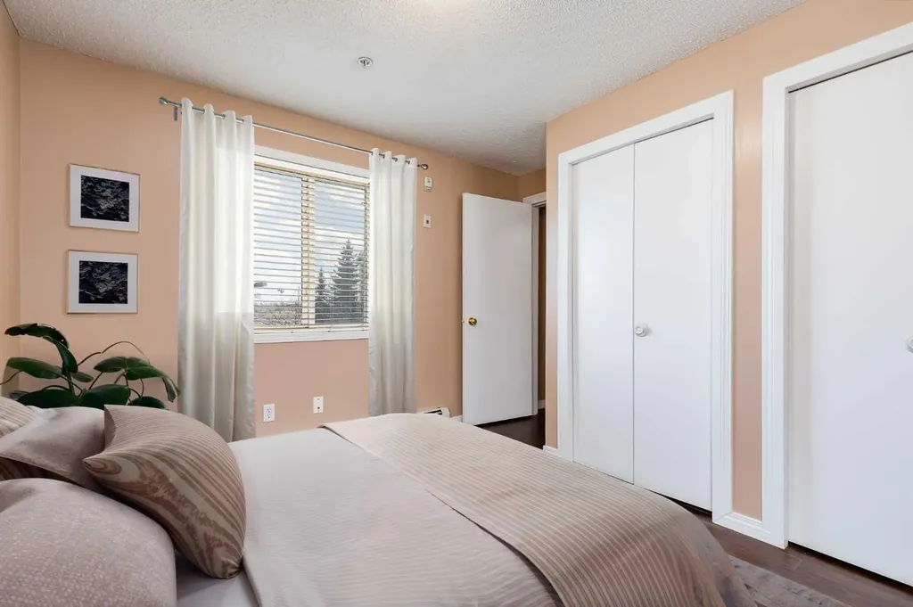 1717 60 Street SE Calgary AB T2A 7Y7