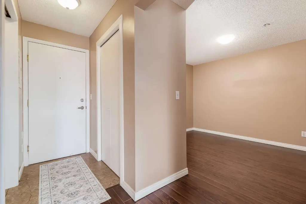 1717 60 Street SE Calgary AB T2A 7Y7